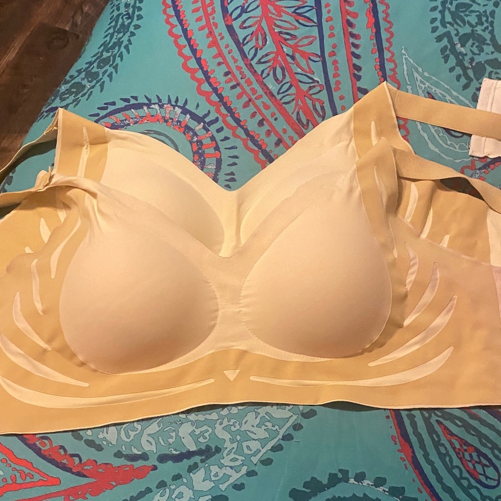 Seamless Cream Bra